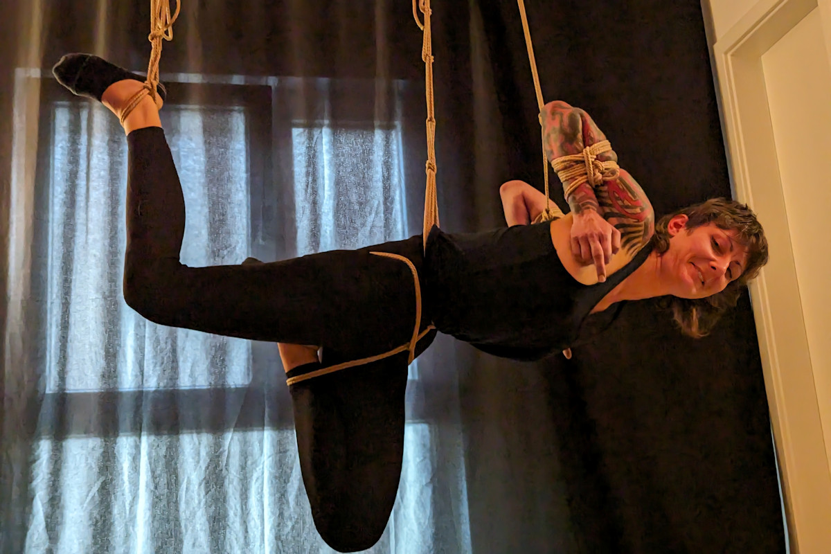 Sexo suspendido y bondage